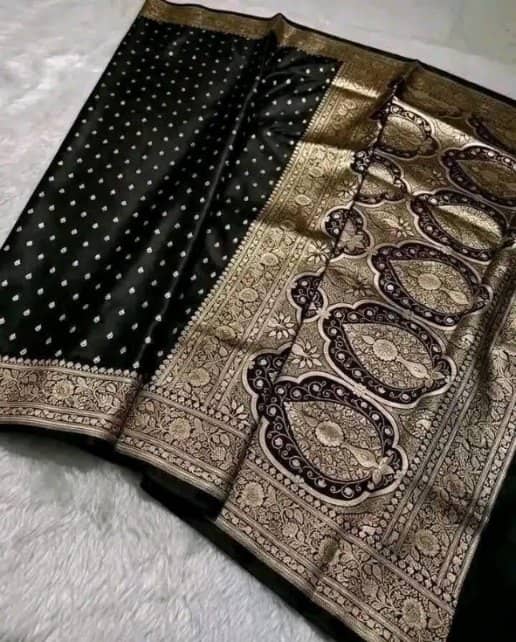 কাতান শাড়ি — পেইসলি আঁচল, কালো