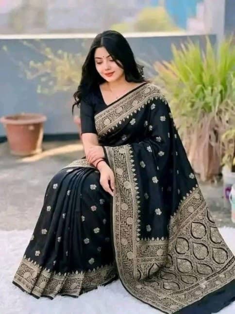 কাতান শাড়ি — পান মোটিফ আঁচল, কালো